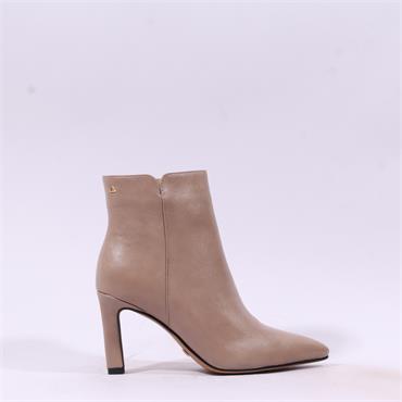 Una Healy Landslide Pointed Ankle Boot - Cranberry